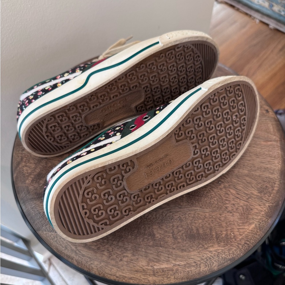 Gucci Floral Black and White Shoes - Picture 9 of 10